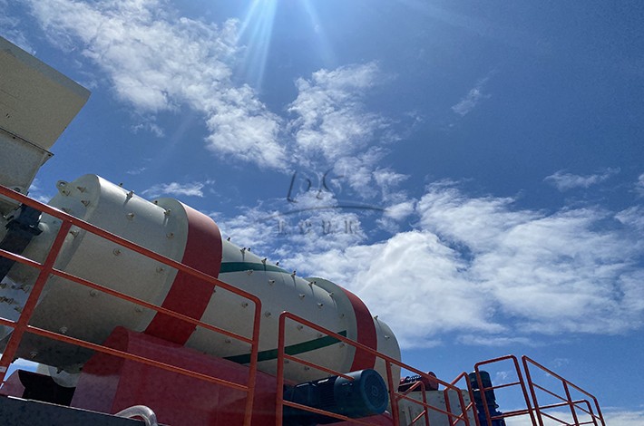 土壤修復(fù)淋洗設(shè)備運(yùn)行現(xiàn)場(chǎng)