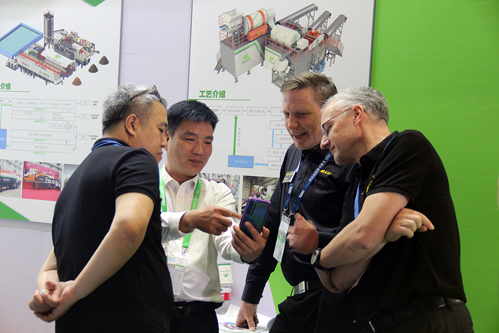 德森攜移動淋洗修復(fù)裝備亮相上海環(huán)博會.jpg 德森攜移動淋洗修復(fù)裝備亮相上海環(huán)博會